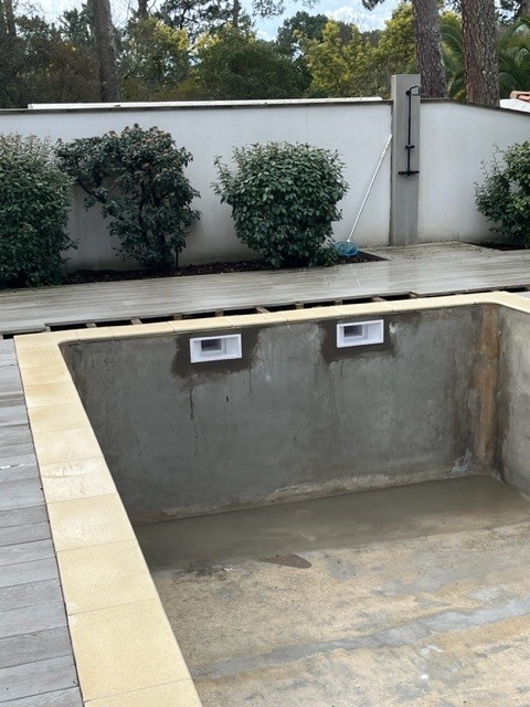 Remplacement de skimmer de piscine - Réparation piscine à Bordeaux